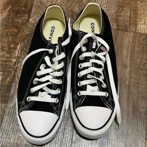 Women’s 11 black Converse